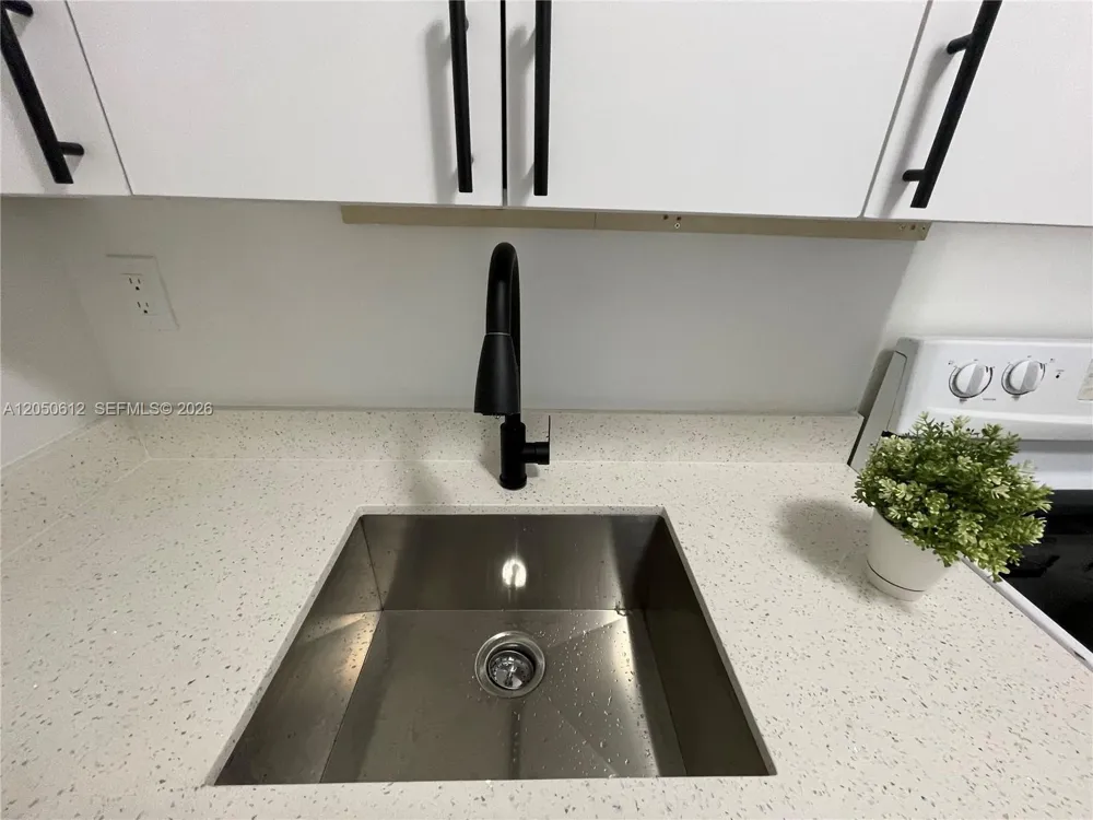 142 SW 18th Ave #19 Miami, FL 33135
