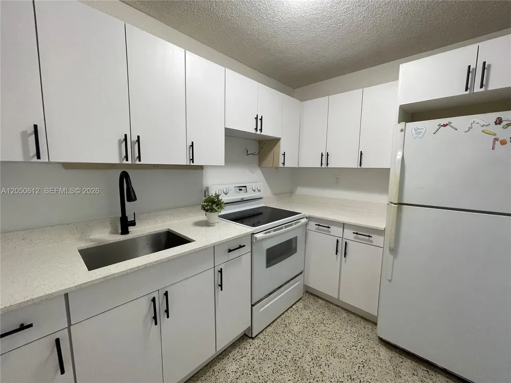142 SW 18th Ave #19 Miami, FL 33135