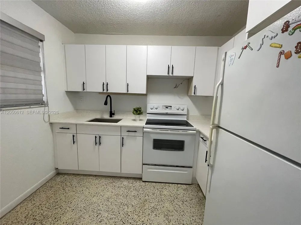 142 SW 18th Ave #19 Miami, FL 33135