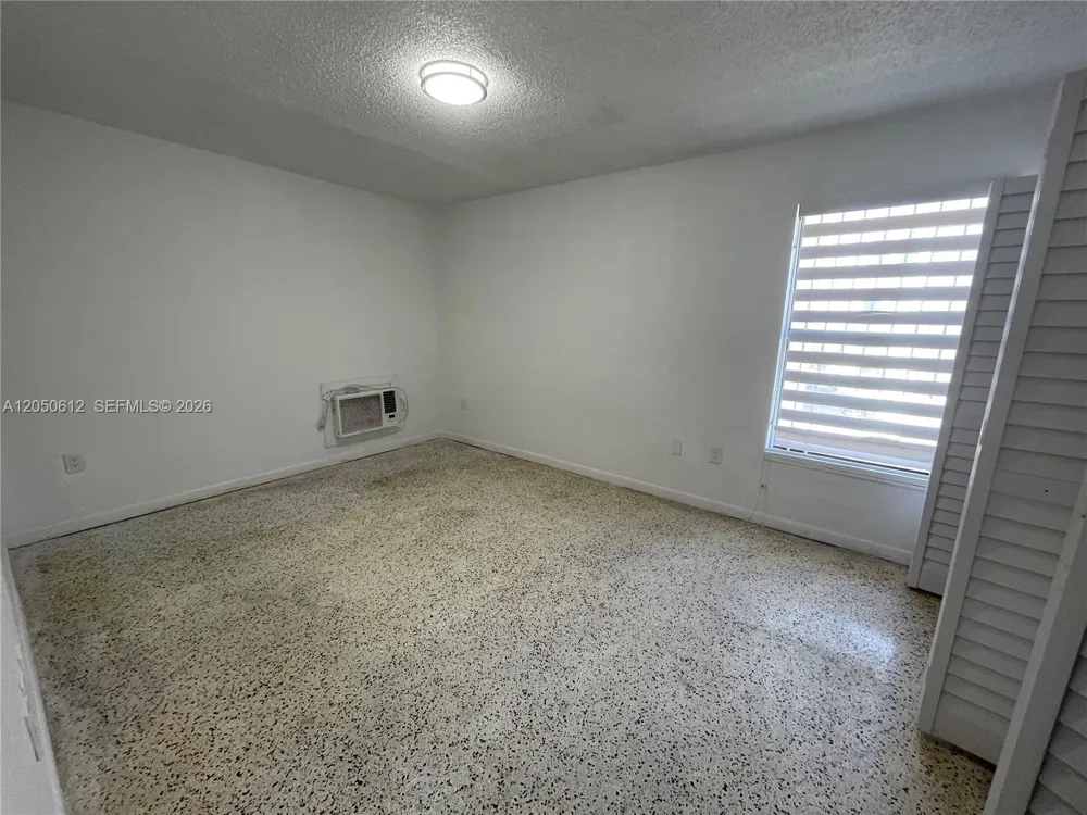 142 SW 18th Ave #19 Miami, FL 33135