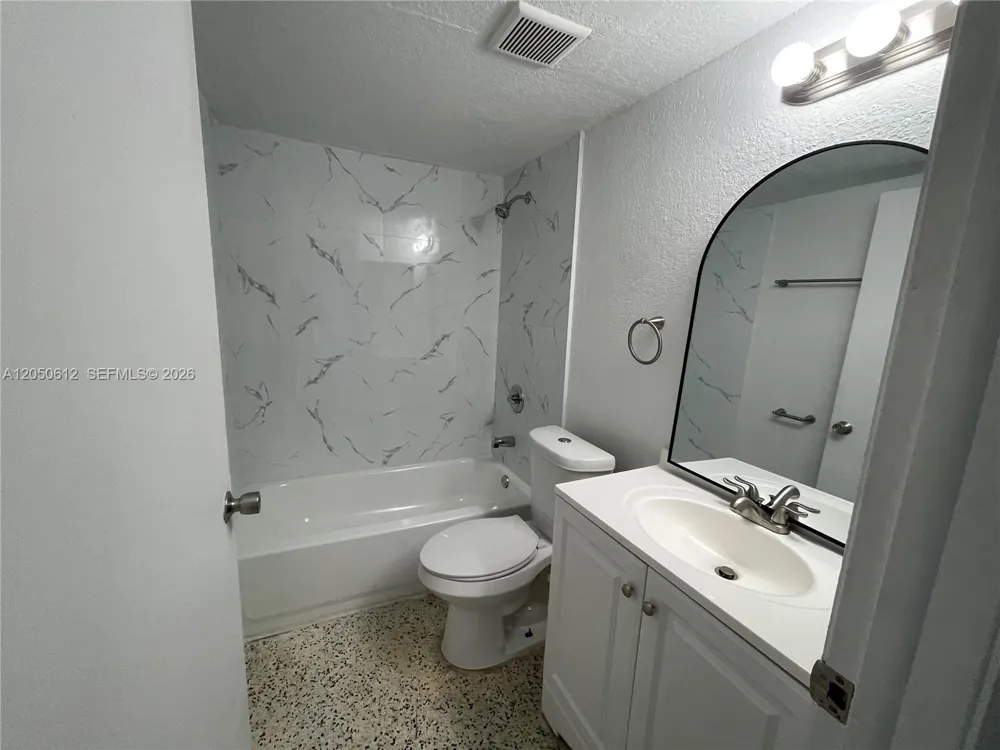 142 SW 18th Ave #19 Miami, FL 33135
