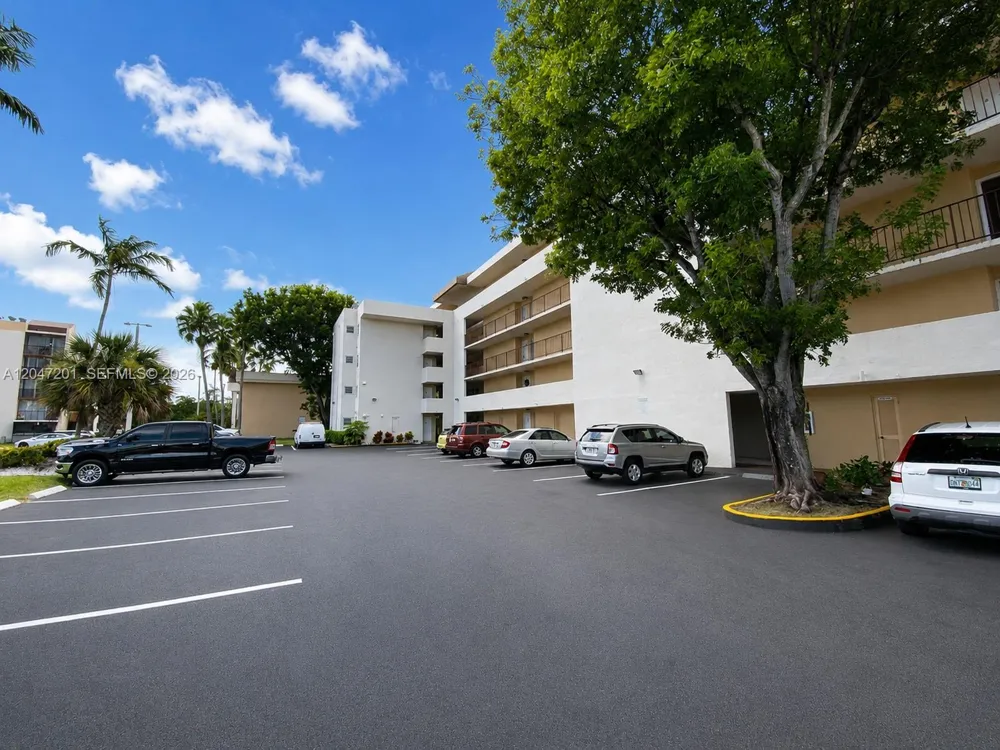 8870 Fontainebleau Blvd #106 Miami, FL 33172
