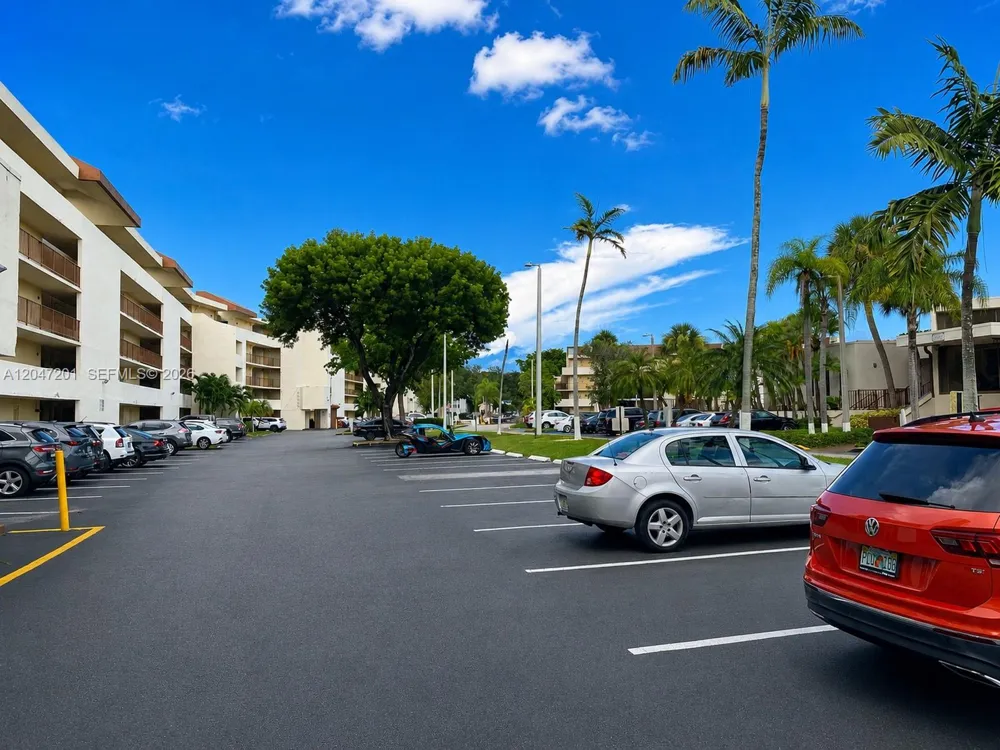 8870 Fontainebleau Blvd #106 Miami, FL 33172