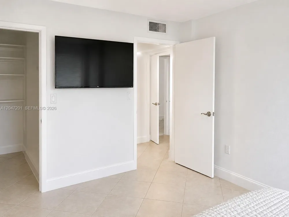 8870 Fontainebleau Blvd #106 Miami, FL 33172