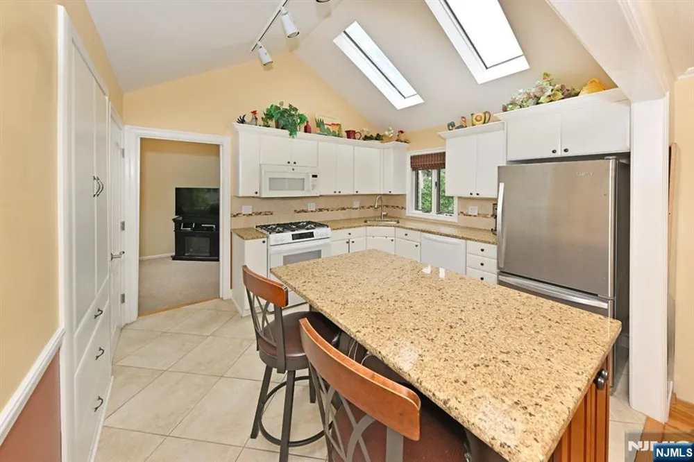 393 Gregory Road Paramus, NJ 07652