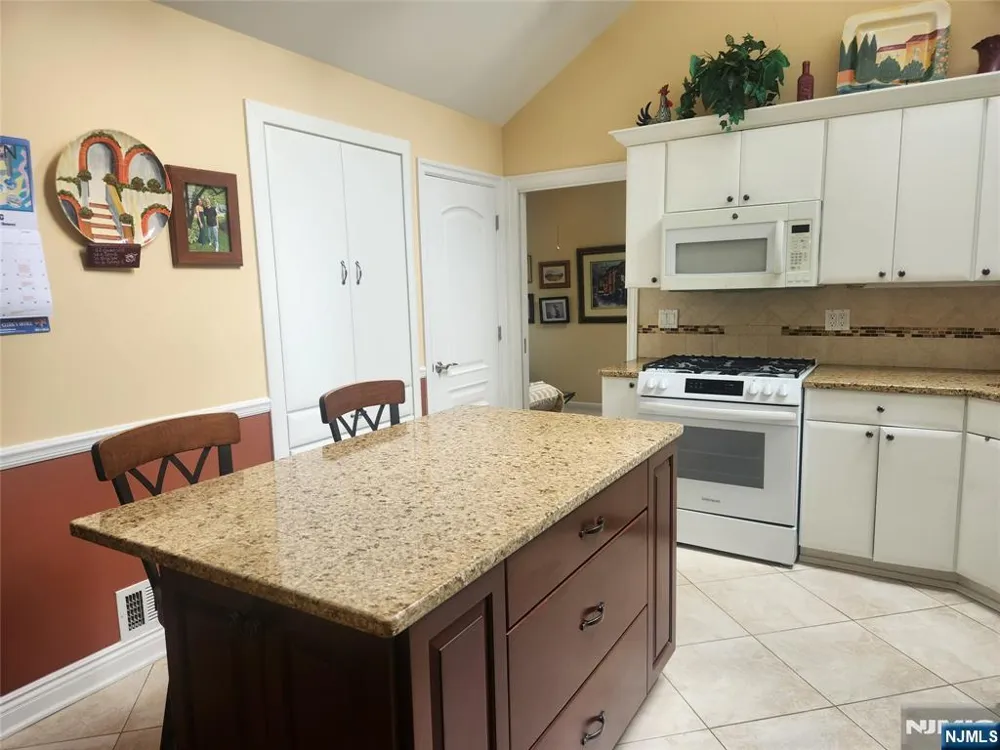 393 Gregory Road Paramus, NJ 07652