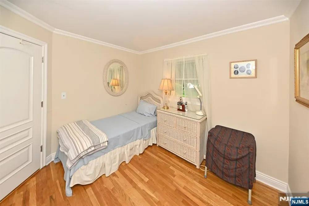 393 Gregory Road Paramus, NJ 07652