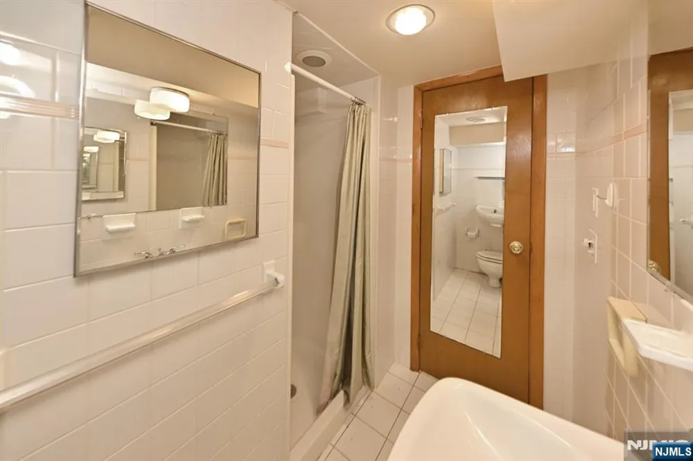393 Gregory Road Paramus, NJ 07652