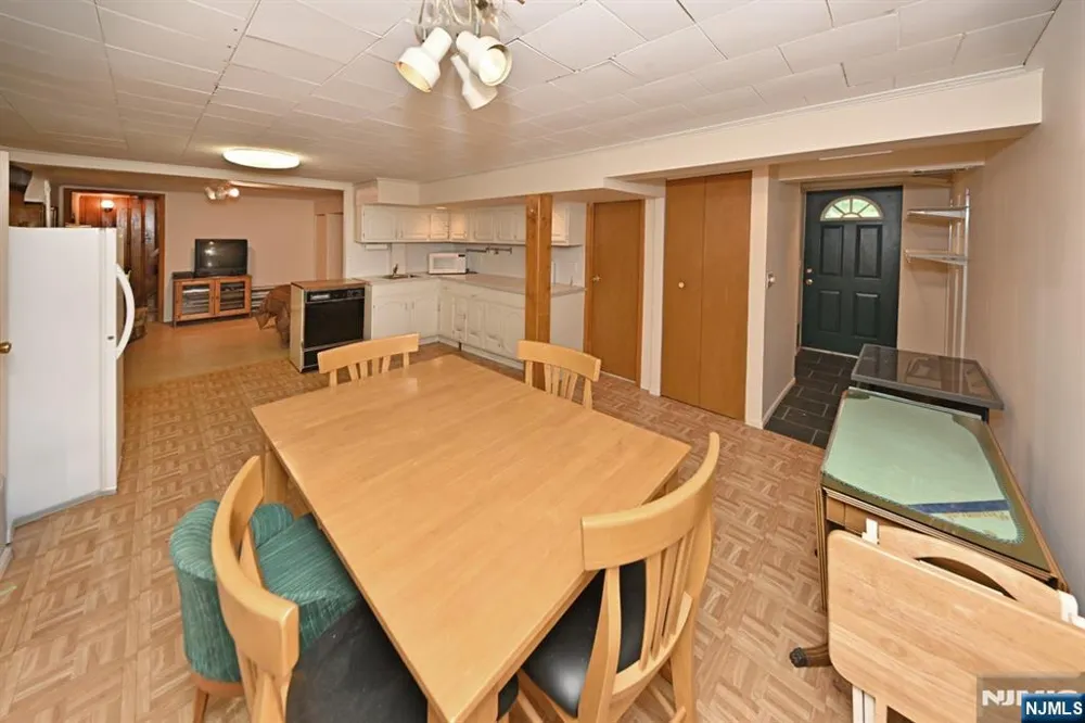 393 Gregory Road Paramus, NJ 07652