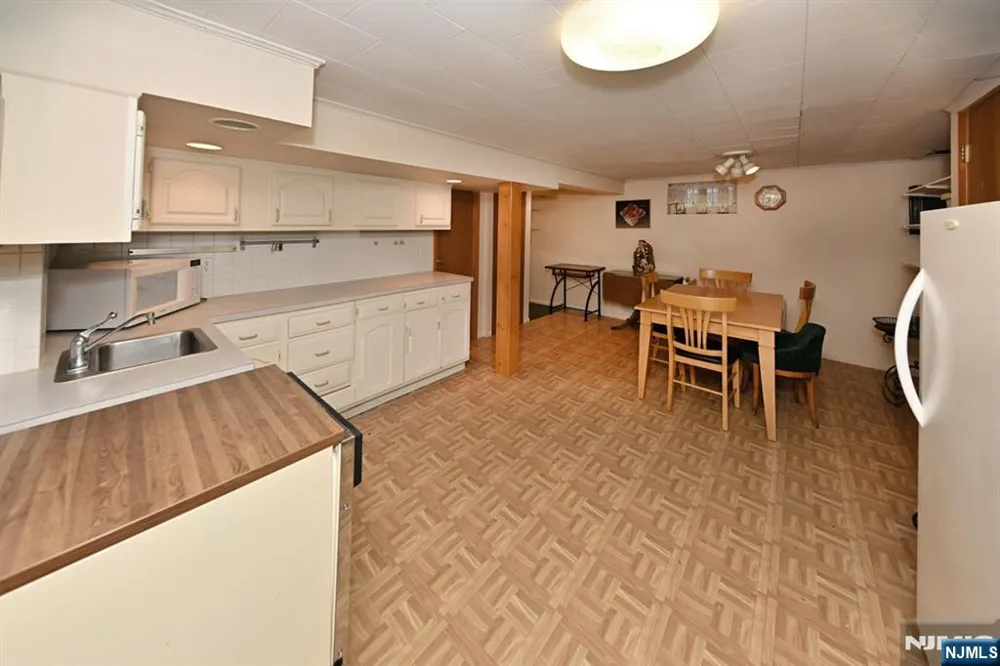 393 Gregory Road Paramus, NJ 07652