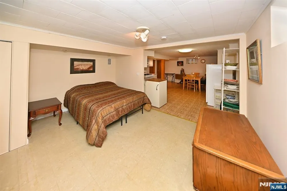 393 Gregory Road Paramus, NJ 07652