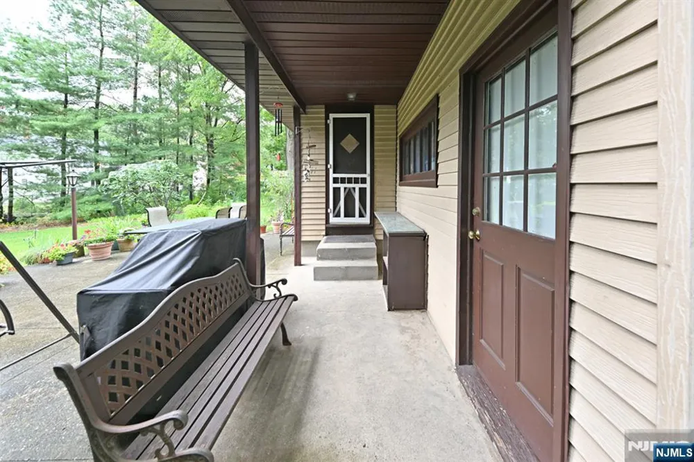 393 Gregory Road Paramus, NJ 07652