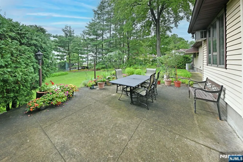 393 Gregory Road Paramus, NJ 07652