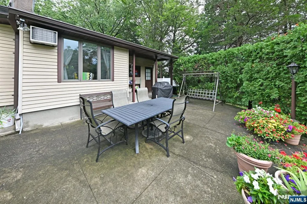 393 Gregory Road Paramus, NJ 07652