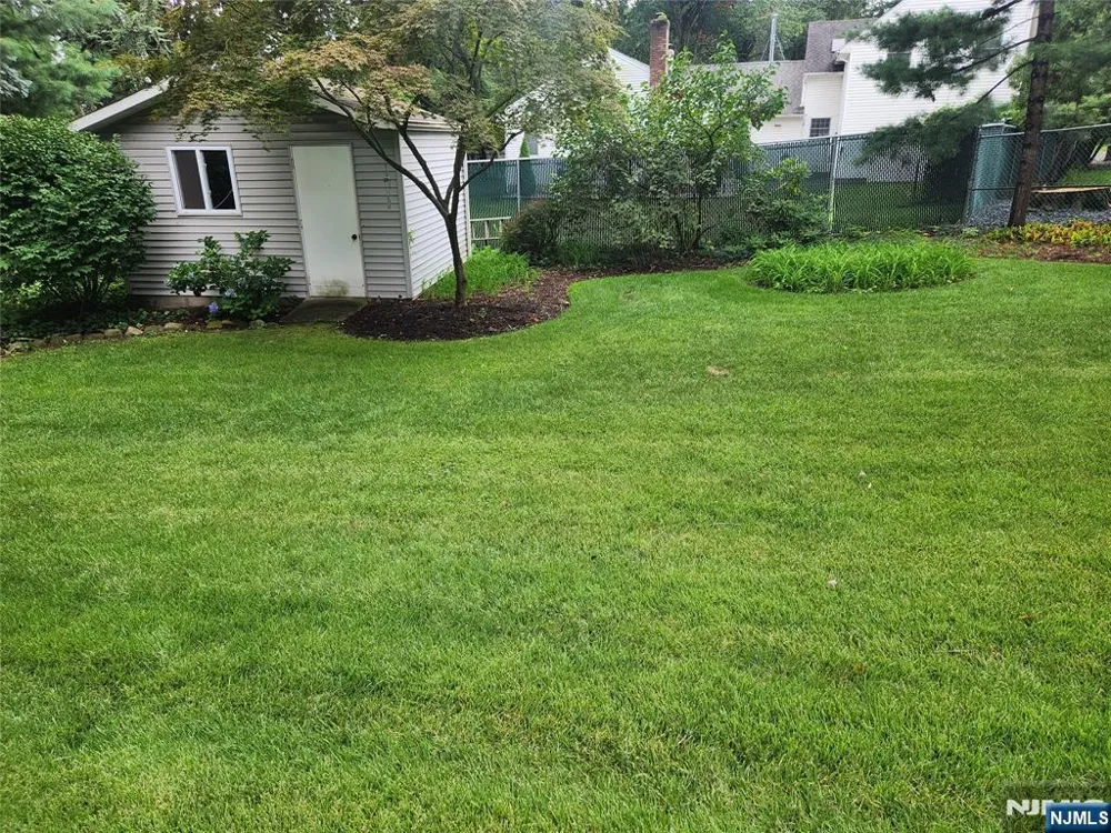393 Gregory Road Paramus, NJ 07652