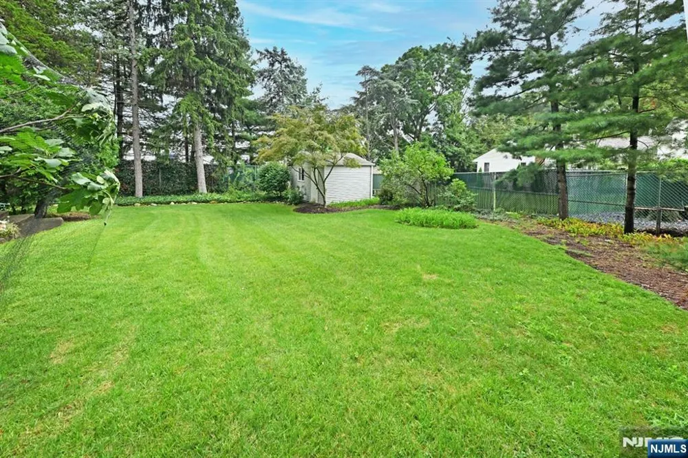 393 Gregory Road Paramus, NJ 07652