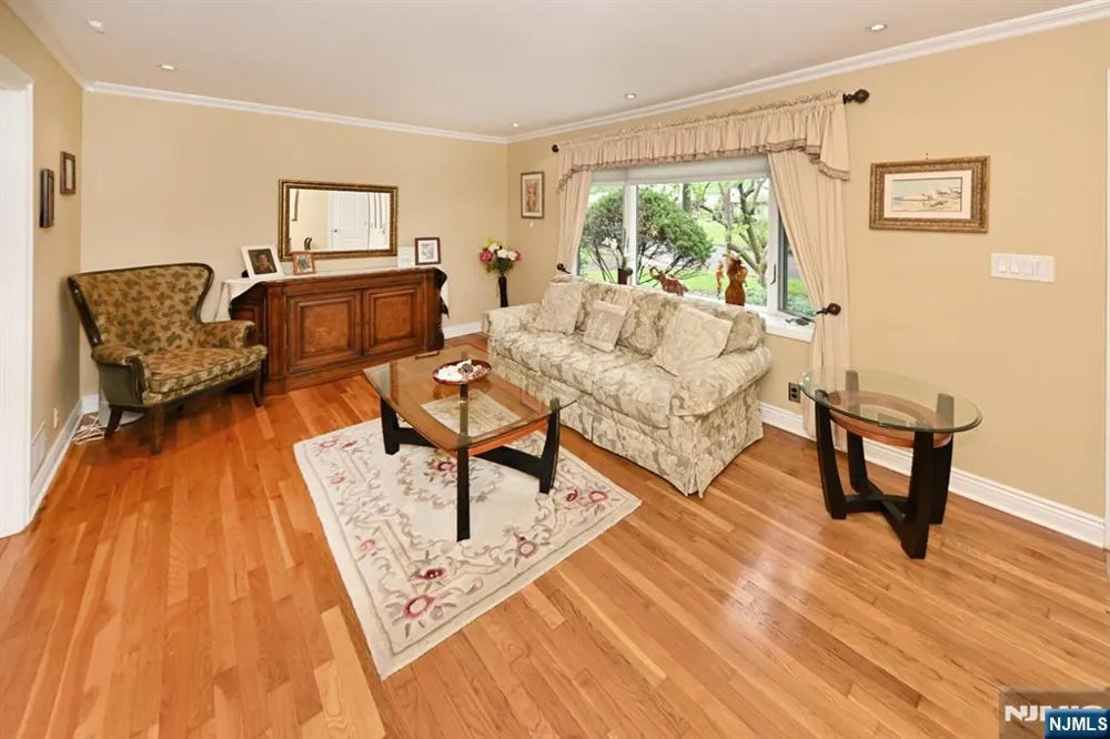 393 Gregory Road Paramus, NJ 07652