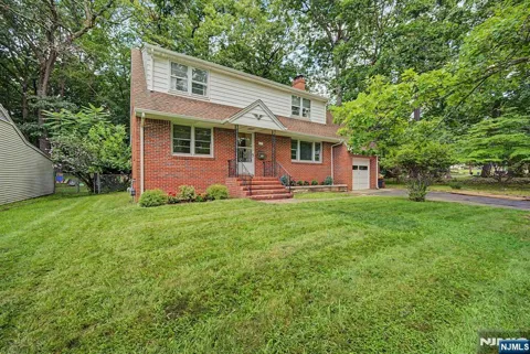 27 Oswego Avenue