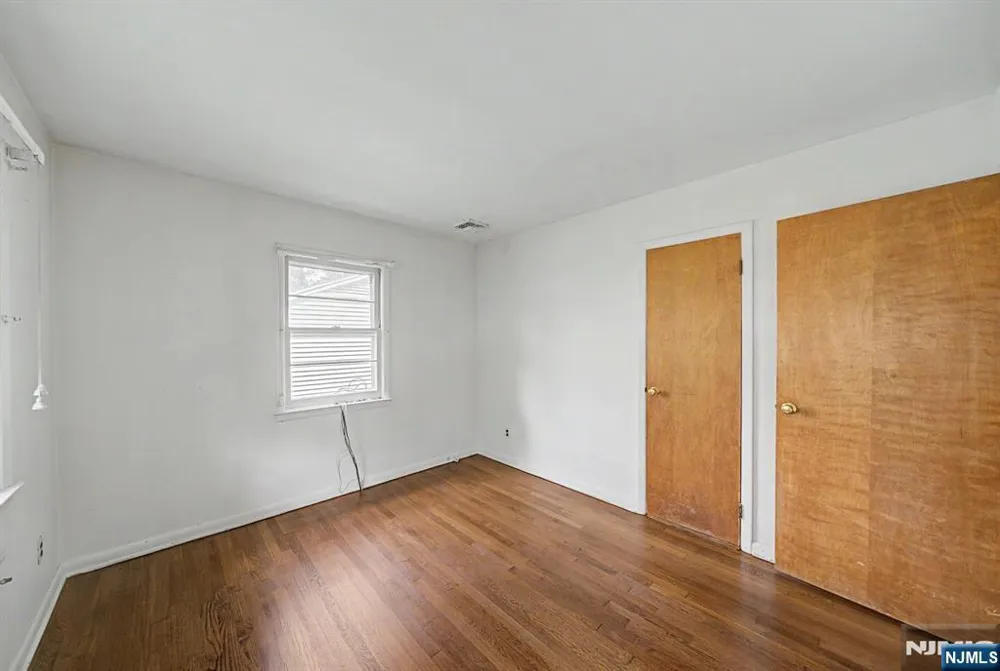 27 Oswego Avenue Oakland, NJ 07436