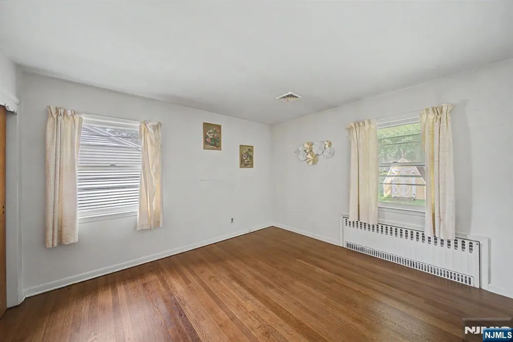 27 Oswego Avenue Oakland, NJ 07436