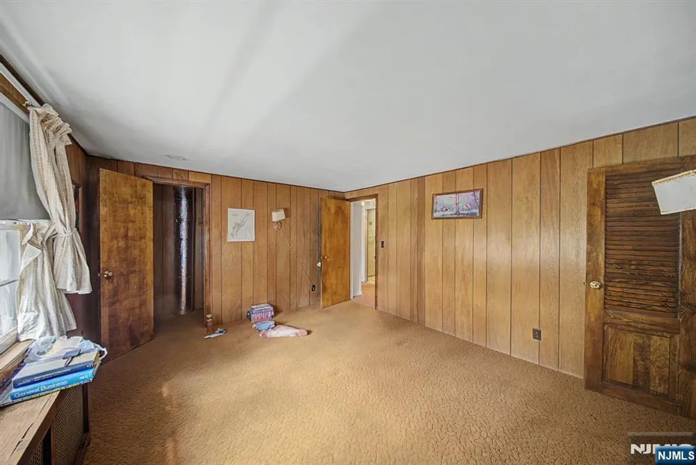 27 Oswego Avenue Oakland, NJ 07436