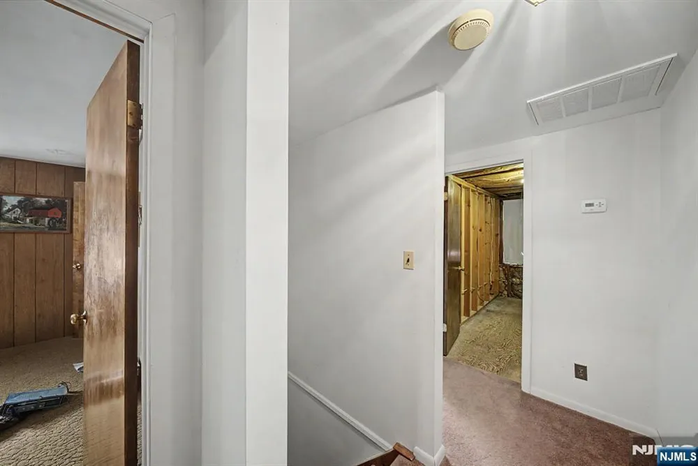 27 Oswego Avenue Oakland, NJ 07436