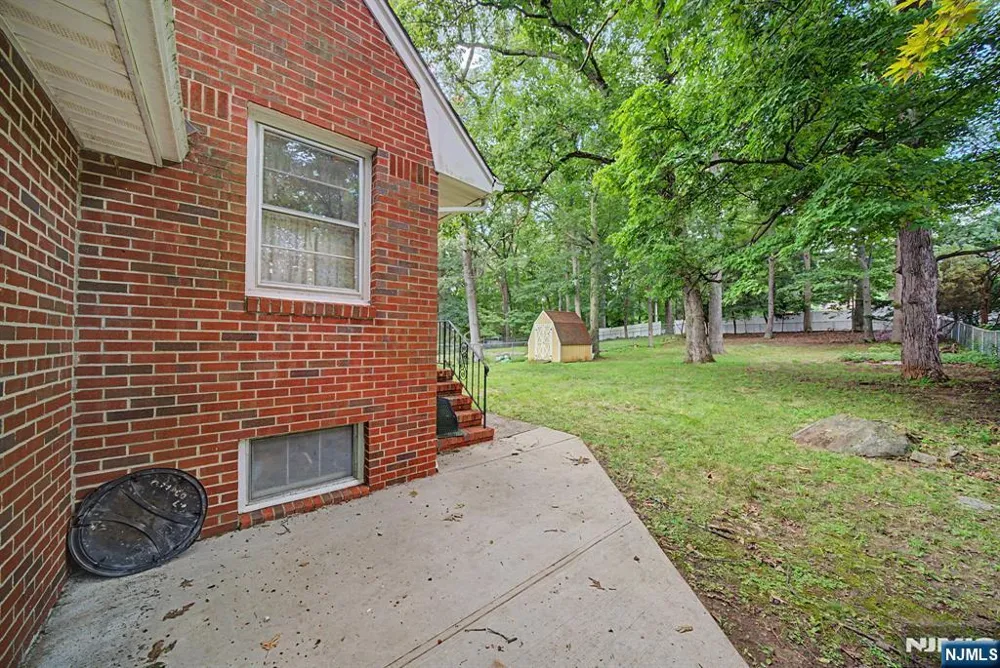 27 Oswego Avenue Oakland, NJ 07436