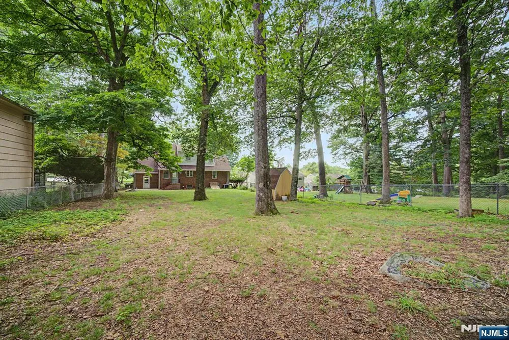 27 Oswego Avenue Oakland, NJ 07436