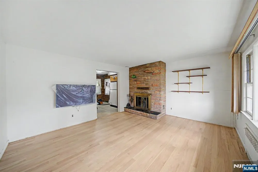 27 Oswego Avenue Oakland, NJ 07436