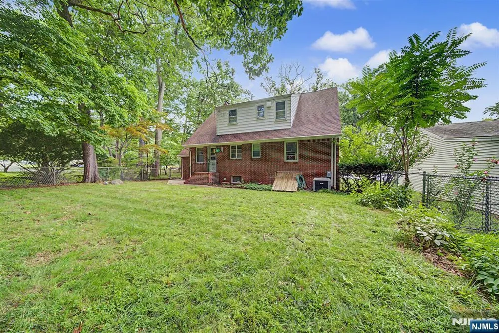 27 Oswego Avenue Oakland, NJ 07436