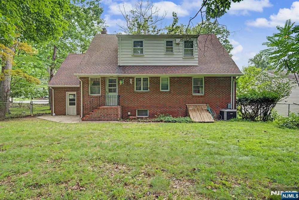 27 Oswego Avenue Oakland, NJ 07436