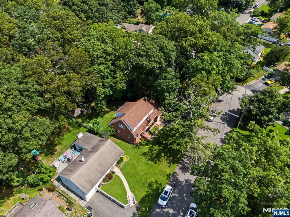27 Oswego Avenue Oakland, NJ 07436