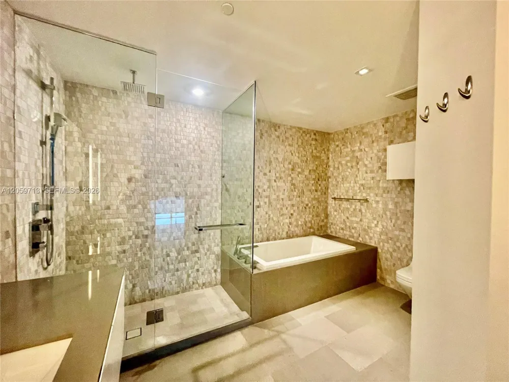 88 SW 7th St #2902 Miami, FL 33130