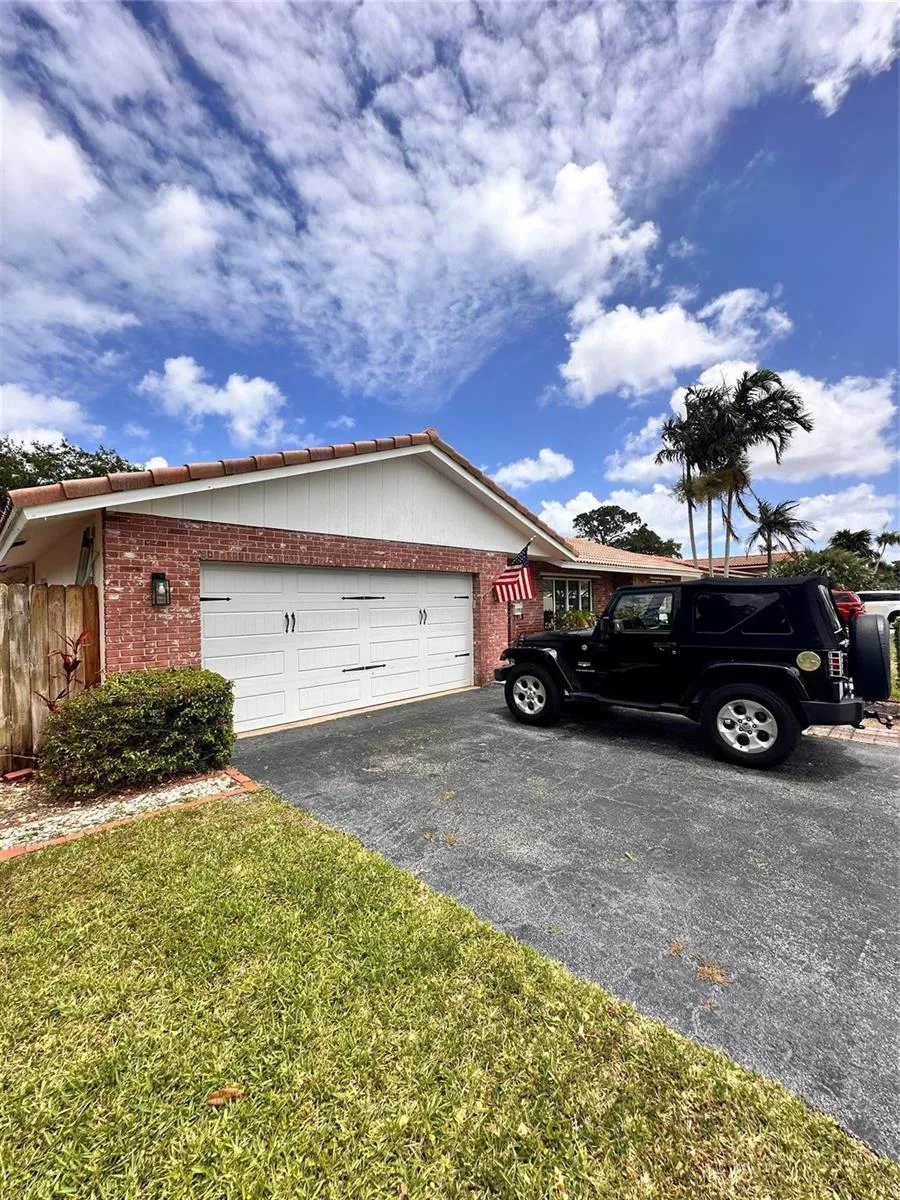1098 NW 15TH AVENUE Boca Raton, FL 33486