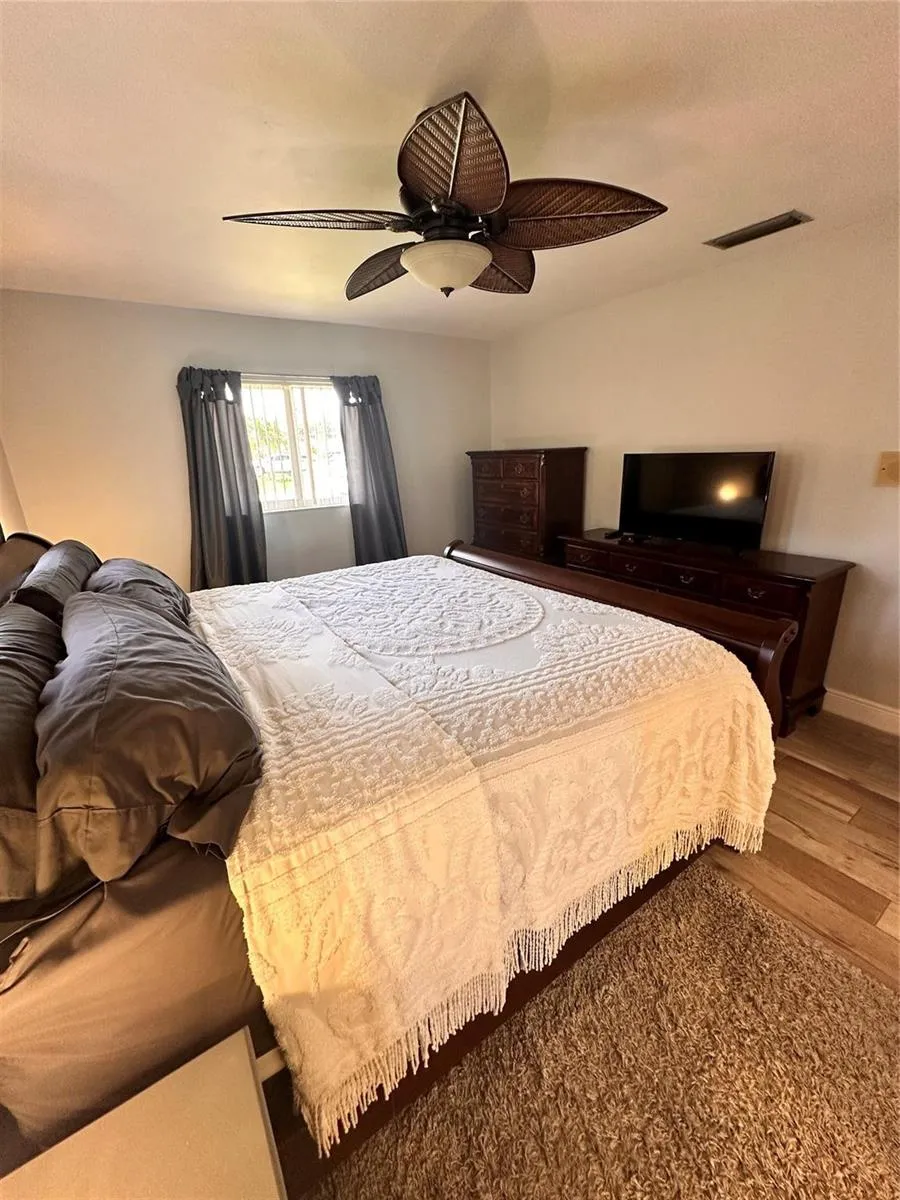 1098 NW 15TH AVENUE Boca Raton, FL 33486