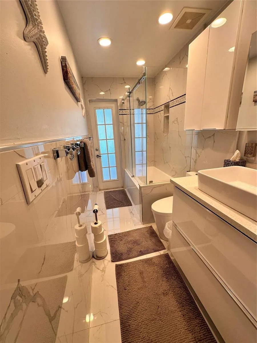 1098 NW 15TH AVENUE Boca Raton, FL 33486