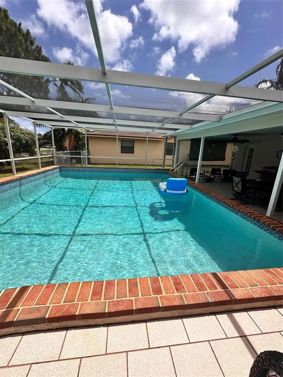 1098 NW 15TH AVENUE Boca Raton, FL 33486
