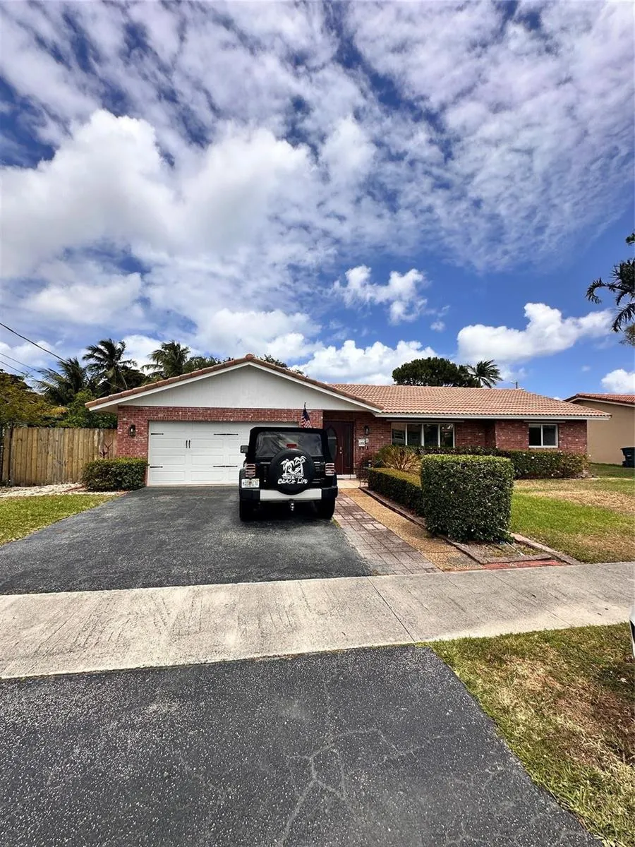 1098 NW 15TH AVENUE Boca Raton, FL 33486