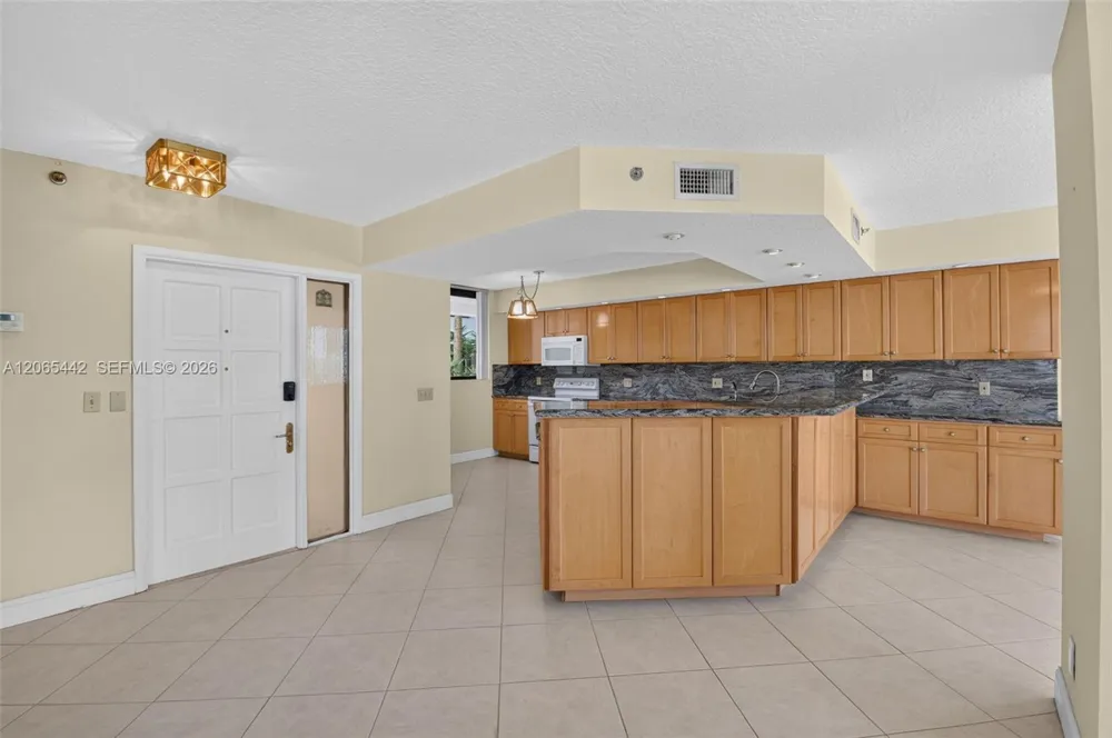 2565 S Ocean Blvd #112N Highland Beach, FL 33487