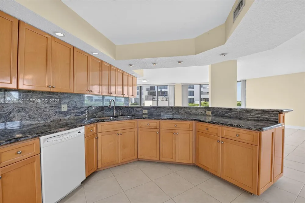 2565 S Ocean Blvd #112N Highland Beach, FL 33487