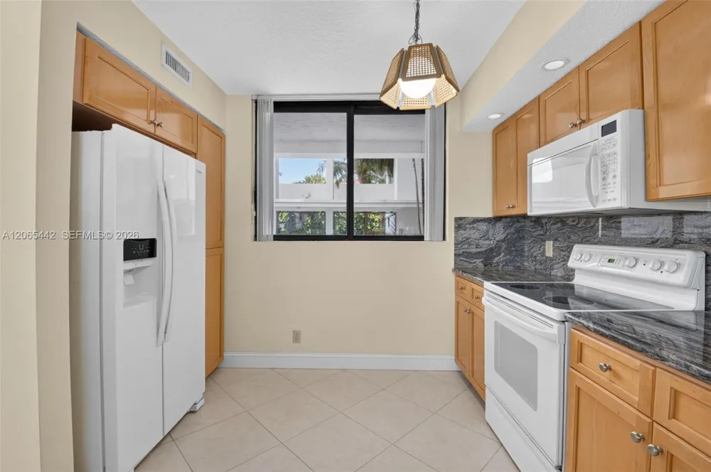 2565 S Ocean Blvd #112N Highland Beach, FL 33487