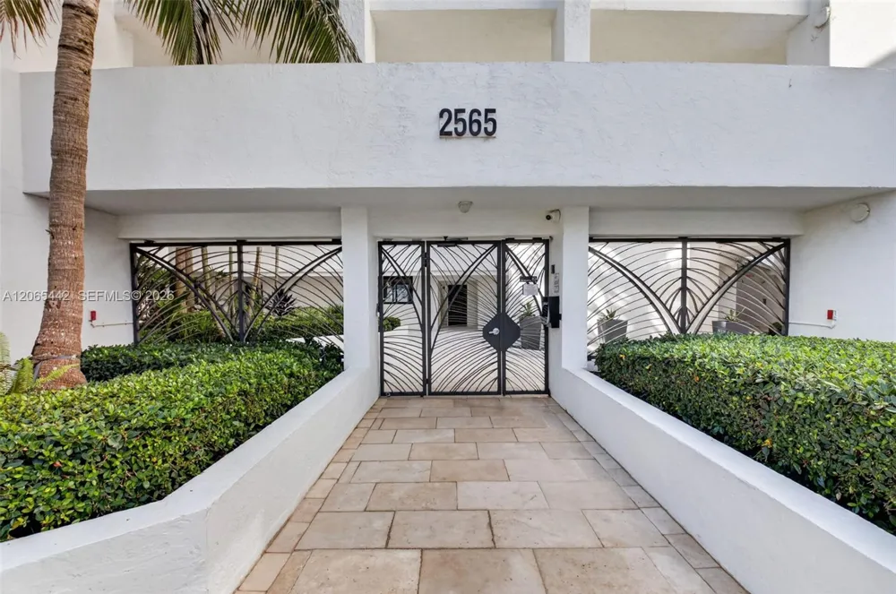 2565 S Ocean Blvd #112N Highland Beach, FL 33487