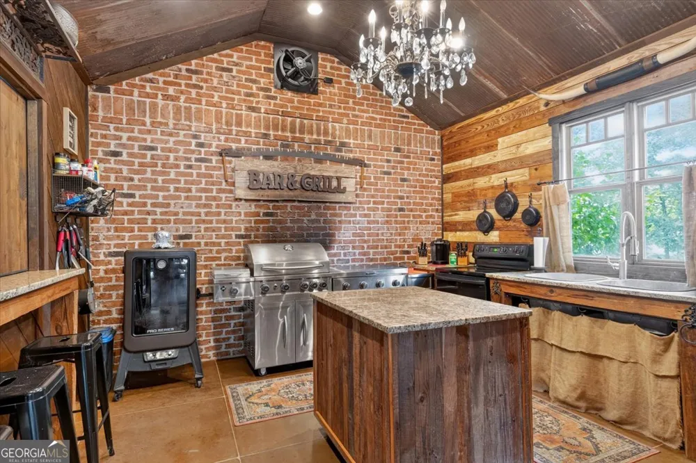 1641 Brownwood RD Madison, GA 30650
