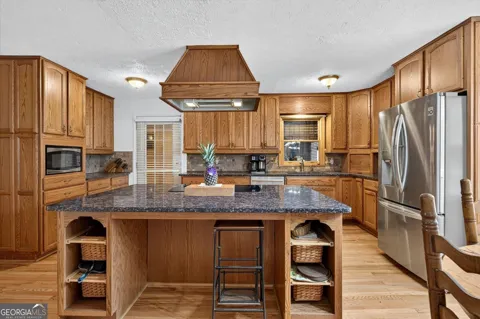 3009 Meadow DR