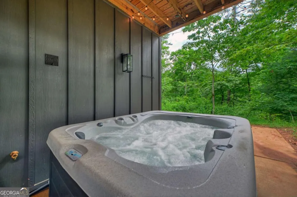 232 Ridge Oaks WAY Ellijay, GA 30540