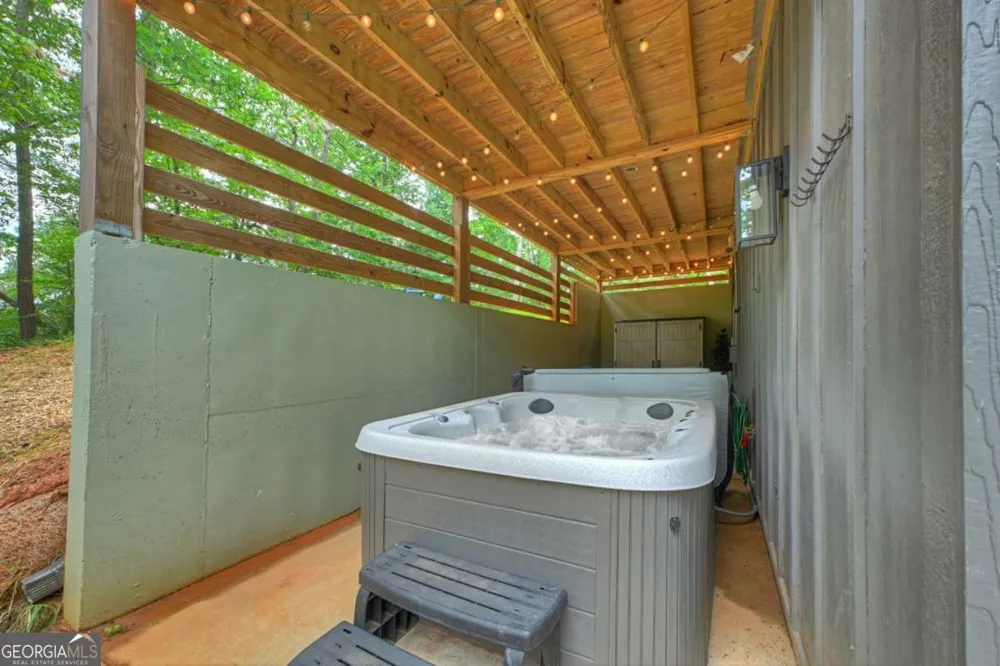 232 Ridge Oaks WAY Ellijay, GA 30540