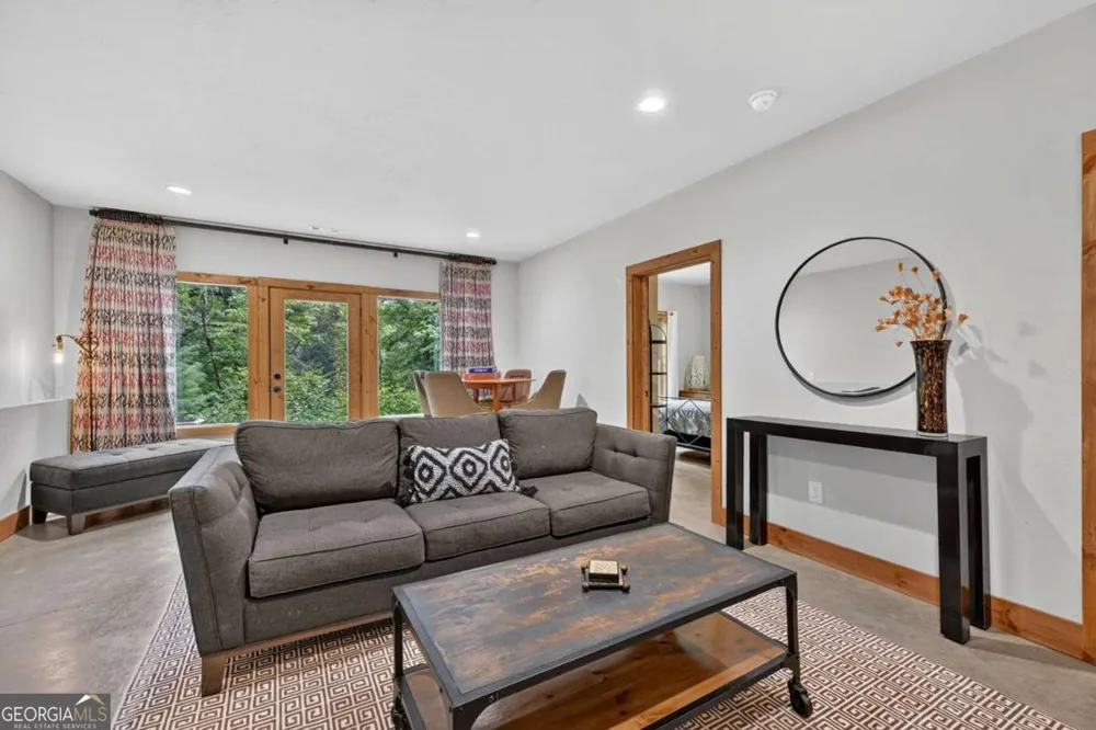 232 Ridge Oaks WAY Ellijay, GA 30540