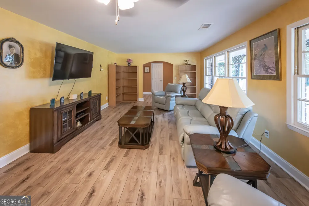 211 Bennett CIR Carrollton, GA 30117