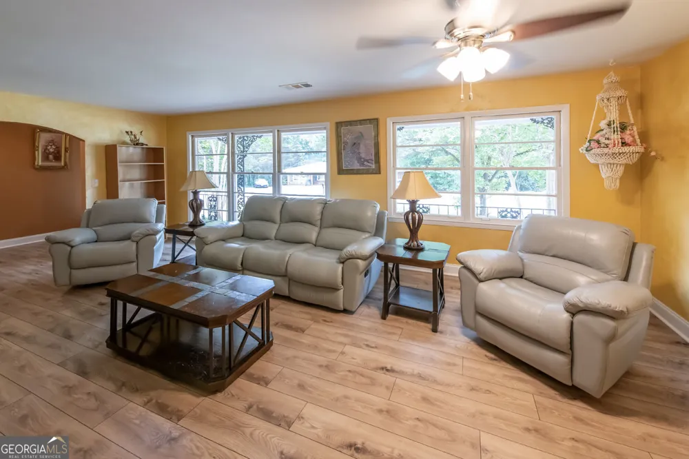 211 Bennett CIR Carrollton, GA 30117
