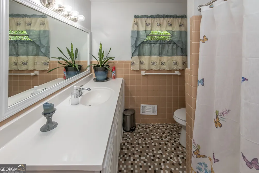211 Bennett CIR Carrollton, GA 30117